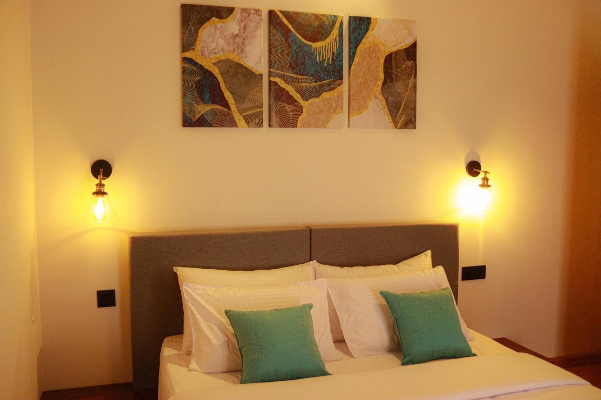 Moana La Vie - Polhena Hotell Matara Exteriör bild